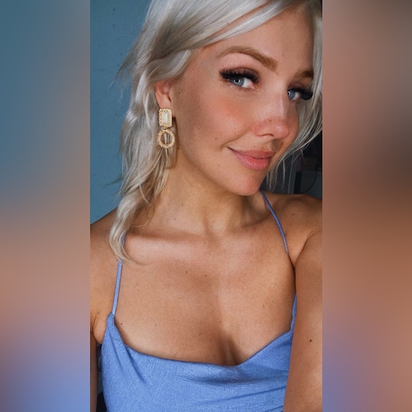 ✨🌈 Gold Square Drop Earrings 🌈✨ - Picture 13 of 14